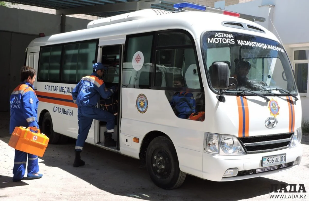 Бригада центра медицины катастроф выезжает на вызов. Фото втора