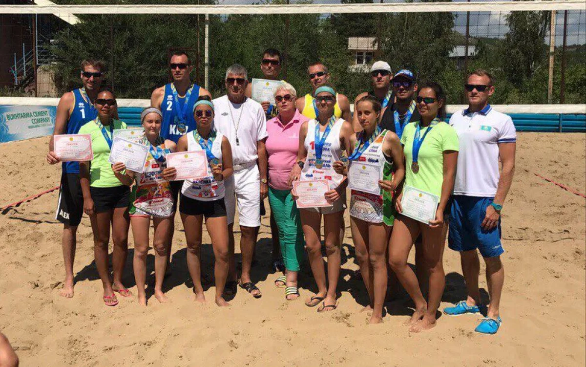 Воспитанники Актауской школы волейбола. Фото предоставил Нурлан Конилкос||news_pic_more|<div align="center"><!--TBegin--><a href="https://www.lada.kz/uploads/posts/2017-07/1500721155_1.jpg" onclick="return hs.expand(this)" ><img src="https://www.lada.kz/uploads/posts/2017-07/thumbs/1500721155_1.jpg" alt='Актауские пляжные волейболисты завоевали весь набор медалей по итогам третьего тура чемпионата РК' title='Актауские пляжные волейболисты завоевали весь набор медалей по итогам третьего тура чемпионата РК'  /></a><!--TEnd--></div><br /><div align="center"><!--TBegin--><a href="https://www.lada.kz/uploads/posts/2017-07/1500721172_3.jpg" onclick="return hs.expand(this)" ><img src="https://www.lada.kz/uploads/posts/2017-07/thumbs/1500721172_3.jpg" alt='Актауские пляжные волейболисты завоевали весь набор медалей по итогам третьего тура чемпионата РК' title='Актауские пляжные волейболисты завоевали весь набор медалей по итогам третьего тура чемпионата РК'  /></a><!--TEnd--></div><br /><div align="center"><!--TBegin--><a href="https://www.lada.kz/uploads/posts/2017-07/1500721112_4.jpg" onclick="return hs.expand(this)" ><img src="https://www.lada.kz/uploads/posts/2017-07/thumbs/1500721112_4.jpg" alt='Актауские пляжные волейболисты завоевали весь набор медалей по итогам третьего тура чемпионата РК' title='Актауские пляжные волейболисты завоевали весь набор медалей по итогам третьего тура чемпионата РК'  /></a><!--TEnd--></div>