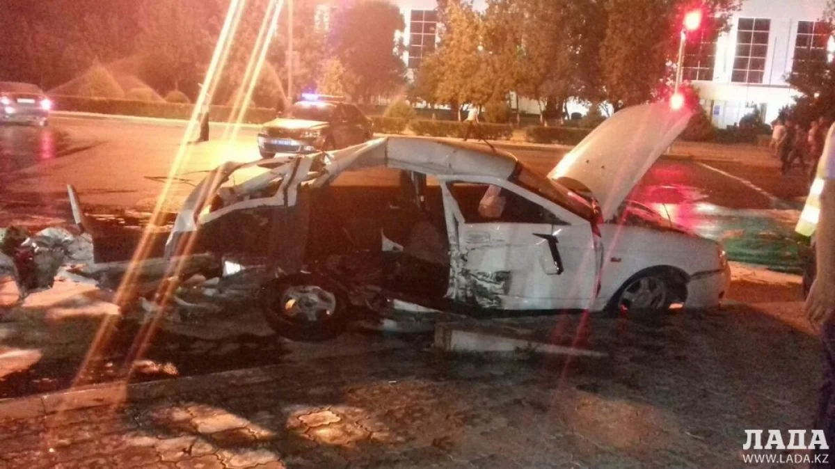 Разбитая Lada Priora