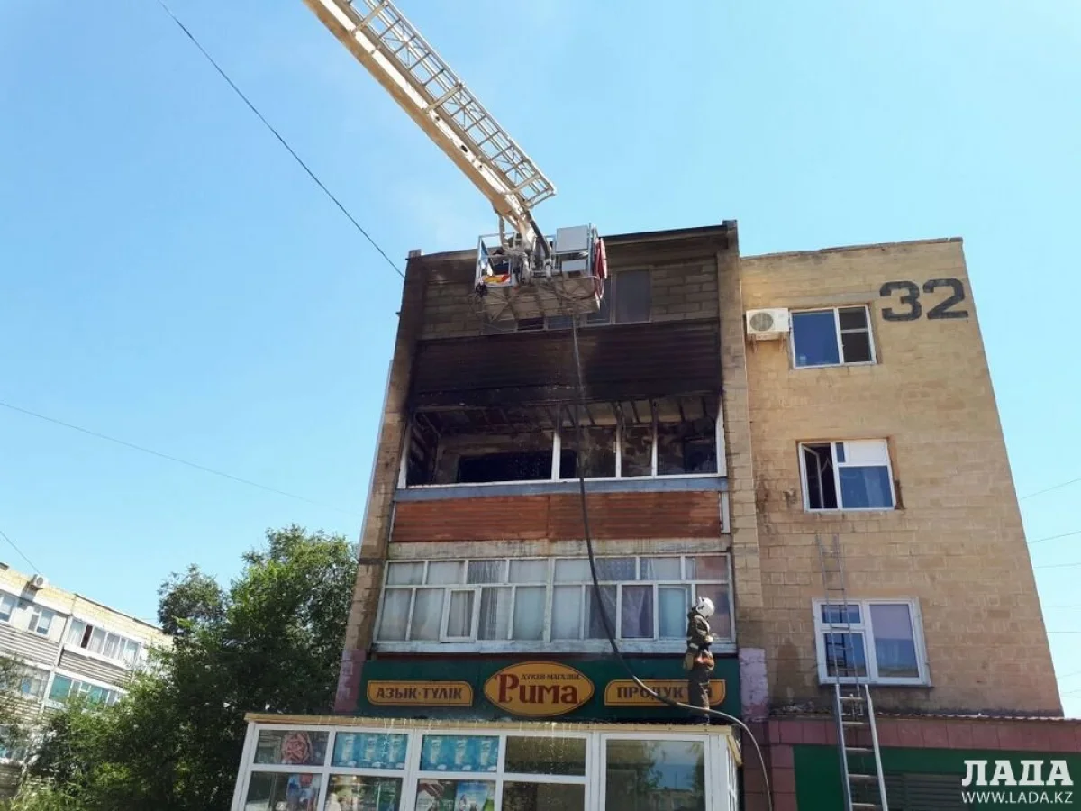 Пожар на балконе в 32 доме 5 микрорайона