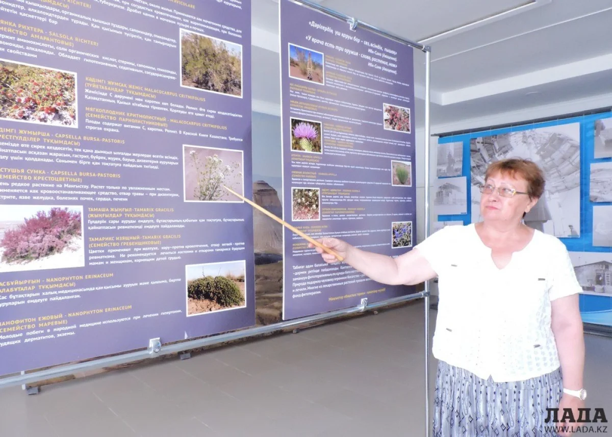 Людмила Быкова проводит экскурсию. Фото автора