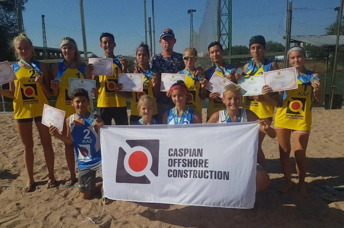 Воспитанники Актауской школы волейбола. Фото предоставил Нурлан Конилкос