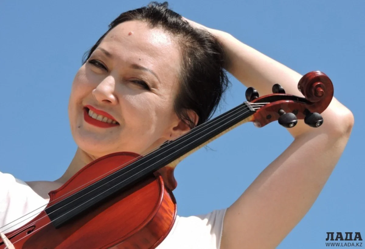 Анар Жанбырбаева говорит городу "До свидания!". Фото автора