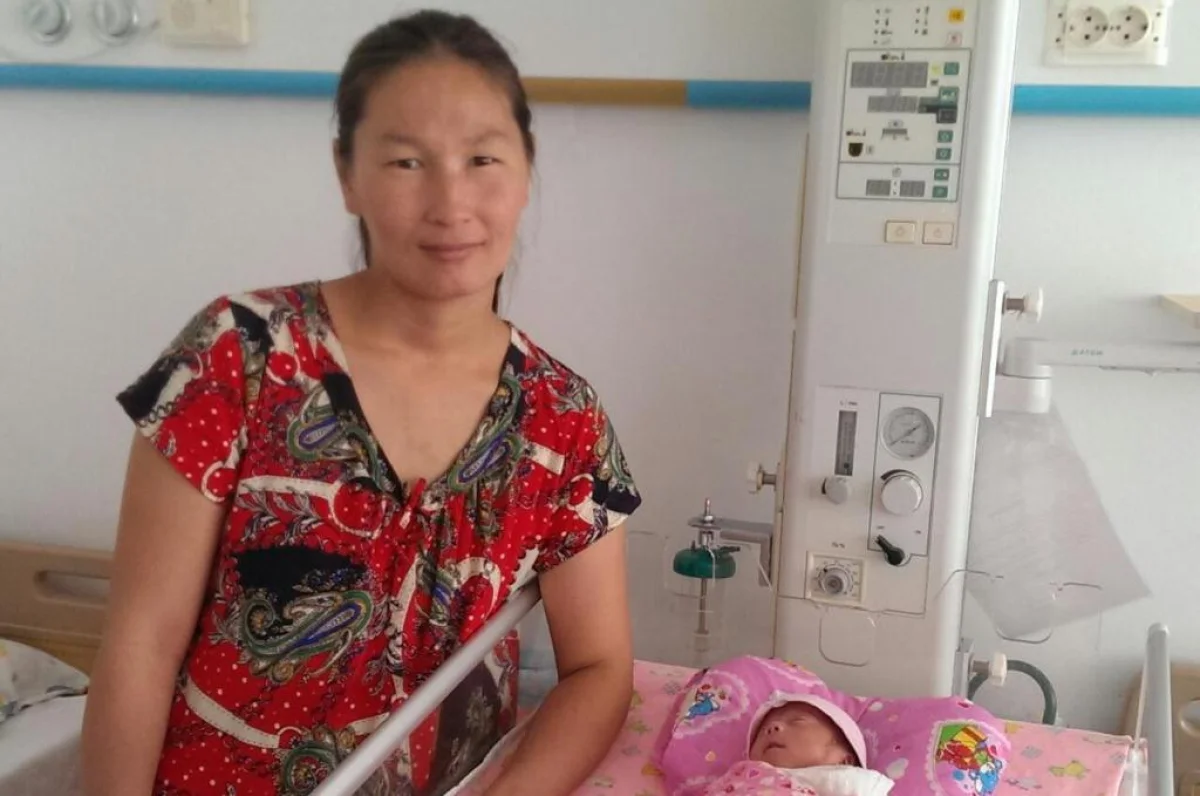 Мама с малышкой после операции. Фото предоставлено кардиохирургическим центром МОБ