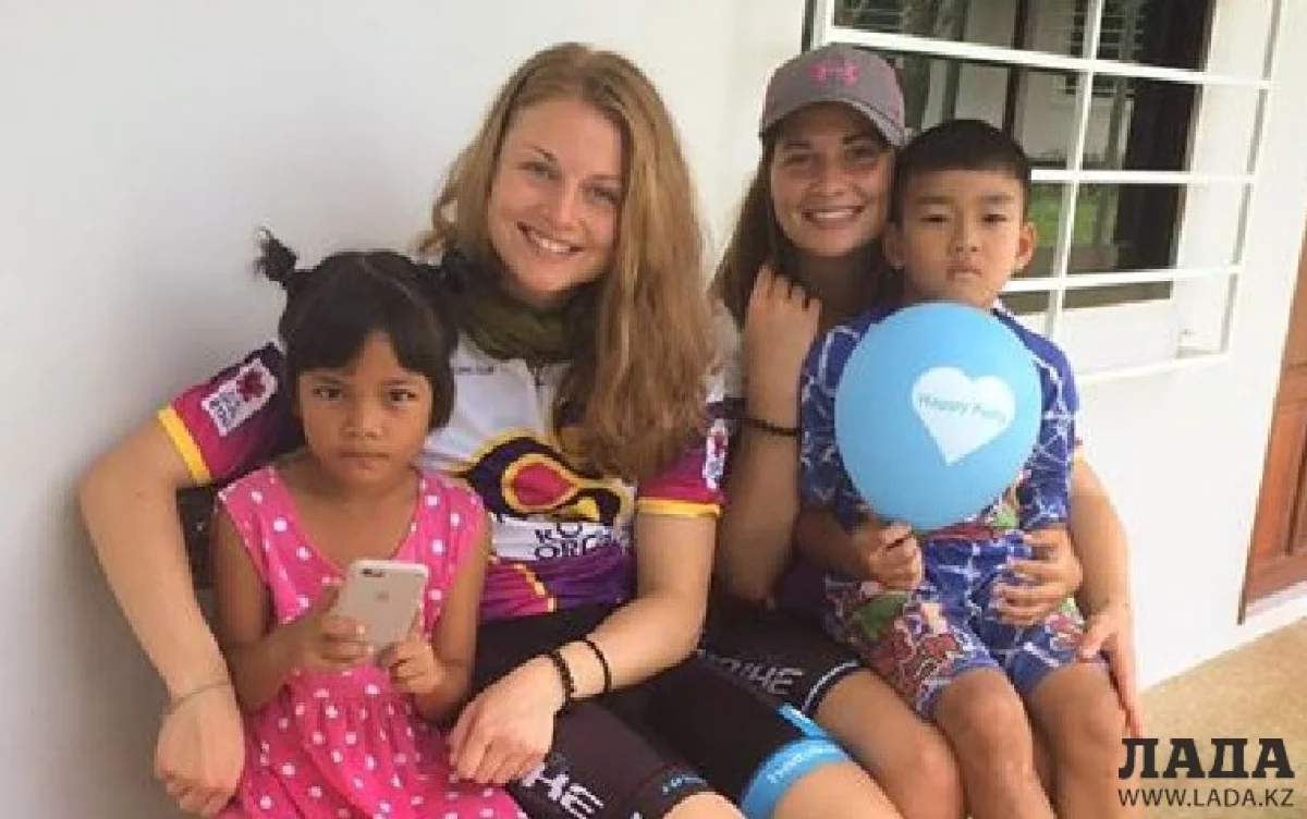 Фото с сайта The happy world tour