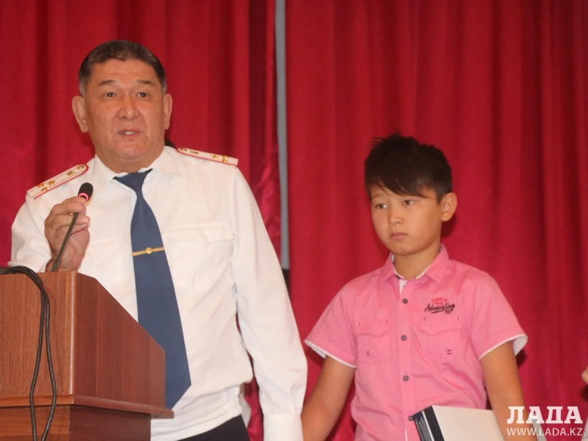 Фото автора||news_pic_more|<!--TBegin--><a href="https://www.lada.kz/uploads/posts/2017-08/1503988120_img_2555.jpg" onclick="return hs.expand(this)" ><img align="left" src="https://www.lada.kz/uploads/posts/2017-08/thumbs/1503988120_img_2555.jpg" alt='В Актау 10-летний мальчик помог задержать педофила' title='В Актау 10-летний мальчик помог задержать педофила'  /></a><!--TEnd--><br /><!--TBegin--><a href="https://www.lada.kz/uploads/posts/2017-08/1503988132_img_2563.jpg" onclick="return hs.expand(this)" ><img align="left" src="https://www.lada.kz/uploads/posts/2017-08/thumbs/1503988132_img_2563.jpg" alt='В Актау 10-летний мальчик помог задержать педофила' title='В Актау 10-летний мальчик помог задержать педофила'  /></a><!--TEnd--><br /><!--TBegin--><a href="https://www.lada.kz/uploads/posts/2017-08/1503988143_img_2568.jpg" onclick="return hs.expand(this)" ><img align="left" src="https://www.lada.kz/uploads/posts/2017-08/thumbs/1503988143_img_2568.jpg" alt='В Актау 10-летний мальчик помог задержать педофила' title='В Актау 10-летний мальчик помог задержать педофила'  /></a><!--TEnd-->