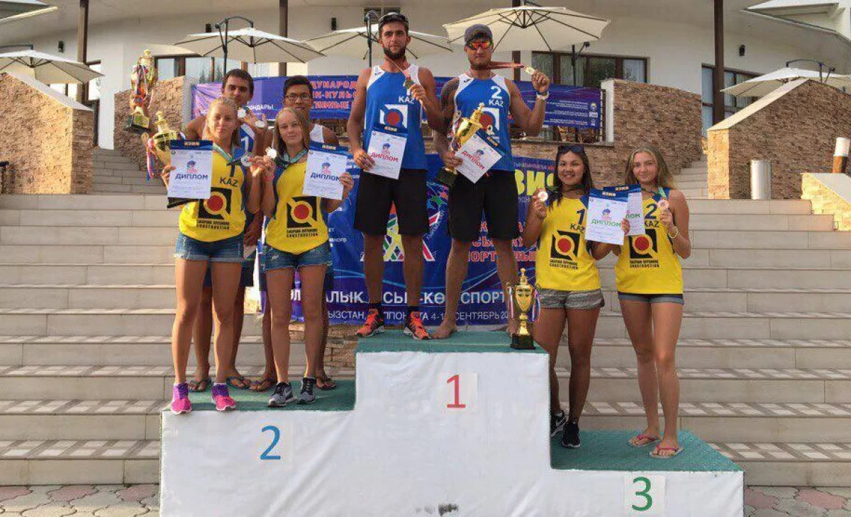 Воспитанники Актауской школы волейбола. Фото предоставил Нурлан Конилкос.