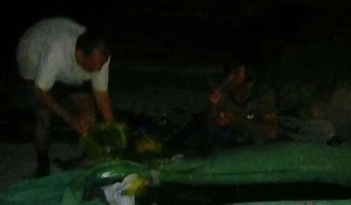 Спасенные рыбаки. Фото предоставлено службой спасения