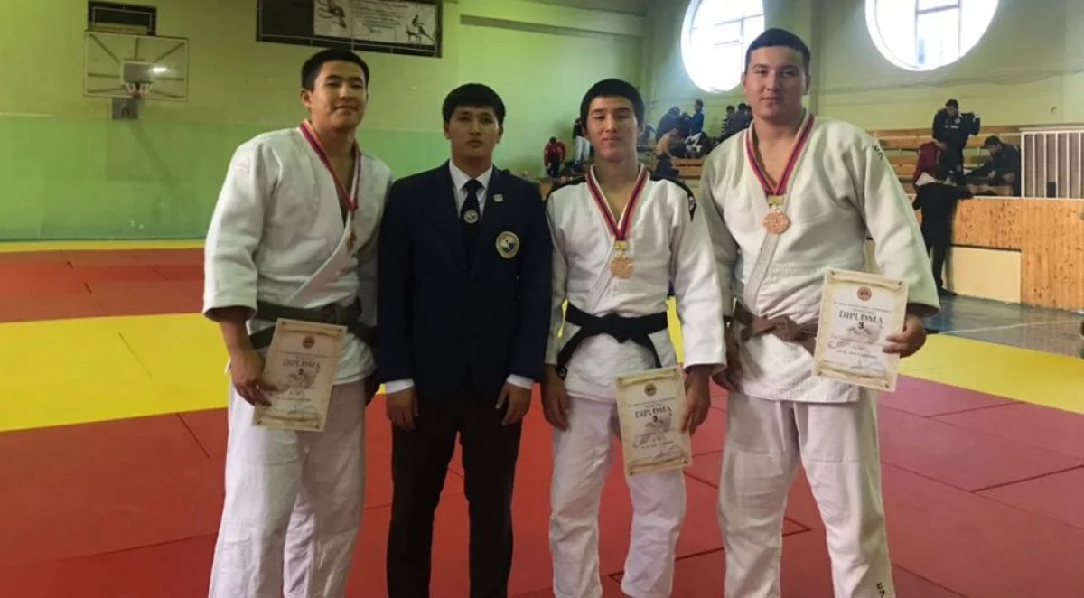 Бронзовые призеры турнира. Фото предоставлено Ж.Коблановым