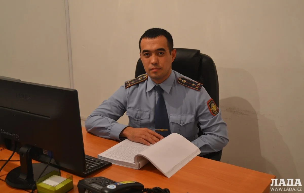 Полицейские Жанаозена задержали подозреваемую в мошенничестве