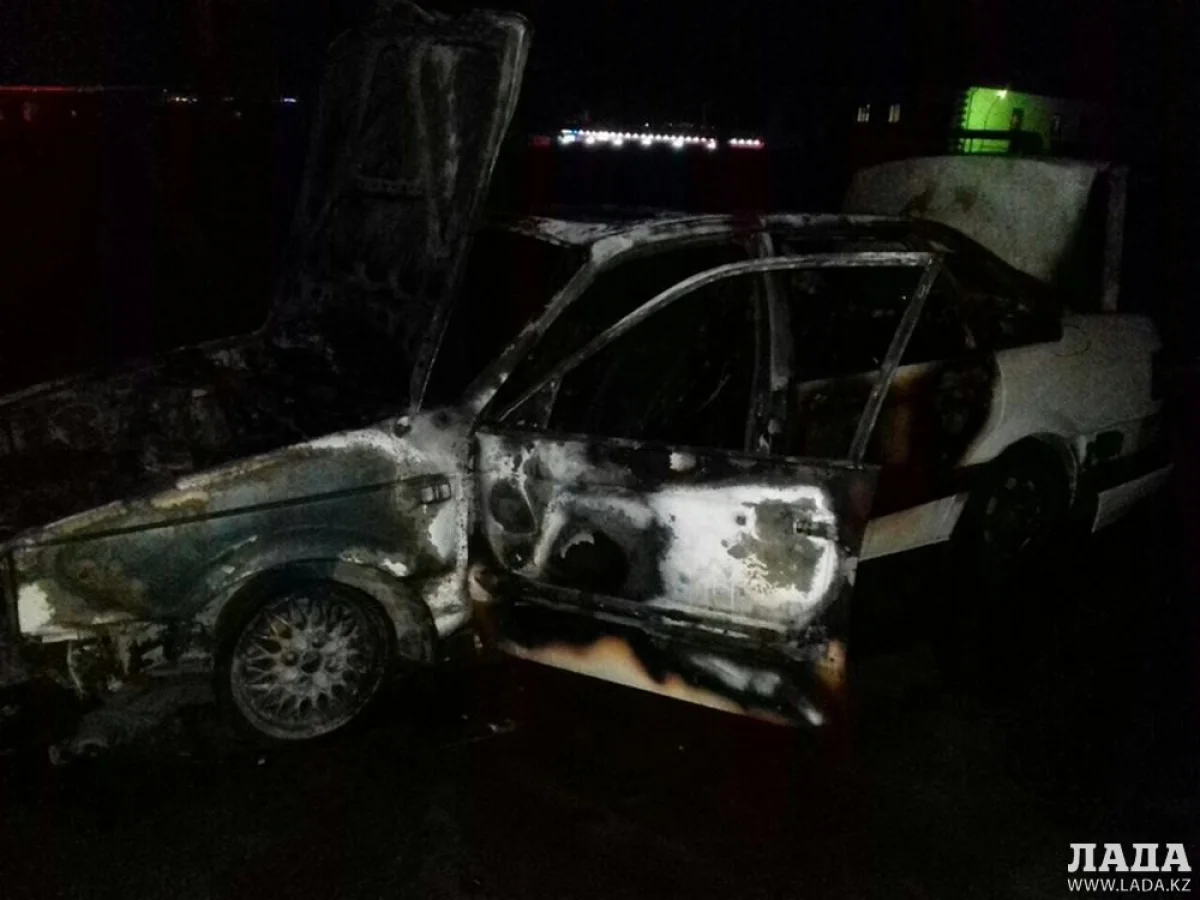 Сгоревший автомобиль. Фото Нурсултана Абдираш