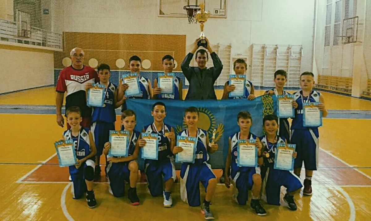 Чемпионы турнира. Фото предоставлено пресс-службой БК «Каспий»