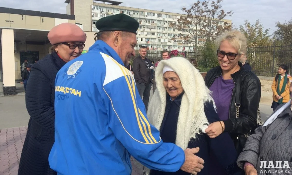 Участники закладки капсулы||news_pic_more|<!--TBegin--><a href="https://www.lada.kz/uploads/posts/2017-11/1510048938_9b489af7-e8e4-4810-b97e-77c941ebb63d.jpg" onclick="return hs.expand(this)" ><img align="left" src="https://www.lada.kz/uploads/posts/2017-11/thumbs/1510048938_9b489af7-e8e4-4810-b97e-77c941ebb63d.jpg" alt='Прибывших в Актау на вскрытие капсулы времени гостей удивил перенос даты церемонии' title='Прибывших в Актау на вскрытие капсулы времени гостей удивил перенос даты церемонии'  /></a><!--TEnd--><br /><!--TBegin--><a href="https://www.lada.kz/uploads/posts/2017-11/1510049029_0036a50e-c4b0-463d-a6fc-c80a46a49d0e.jpg" onclick="return hs.expand(this)" ><img align="left" src="https://www.lada.kz/uploads/posts/2017-11/thumbs/1510049029_0036a50e-c4b0-463d-a6fc-c80a46a49d0e.jpg" alt='Прибывших в Актау на вскрытие капсулы времени гостей удивил перенос даты церемонии' title='Прибывших в Актау на вскрытие капсулы времени гостей удивил перенос даты церемонии'  /></a><!--TEnd--><br /><!--TBegin--><a href="https://www.lada.kz/uploads/posts/2017-11/1510049016_51af2509-aedb-4a7d-949d-83fef68f47fe.jpg" onclick="return hs.expand(this)" ><img align="left" src="https://www.lada.kz/uploads/posts/2017-11/thumbs/1510049016_51af2509-aedb-4a7d-949d-83fef68f47fe.jpg" alt='Прибывших в Актау на вскрытие капсулы времени гостей удивил перенос даты церемонии' title='Прибывших в Актау на вскрытие капсулы времени гостей удивил перенос даты церемонии'  /></a><!--TEnd--><br /><!--TBegin--><a href="https://www.lada.kz/uploads/posts/2017-11/1510049021_ff5b6783-9034-433f-8dca-2f3967158668.jpg" onclick="return hs.expand(this)" ><img align="left" src="https://www.lada.kz/uploads/posts/2017-11/thumbs/1510049021_ff5b6783-9034-433f-8dca-2f3967158668.jpg" alt='Прибывших в Актау на вскрытие капсулы времени гостей удивил перенос даты церемонии' title='Прибывших в Актау на вскрытие капсулы времени гостей удивил перенос даты церемонии'  /></a><!--TEnd-->