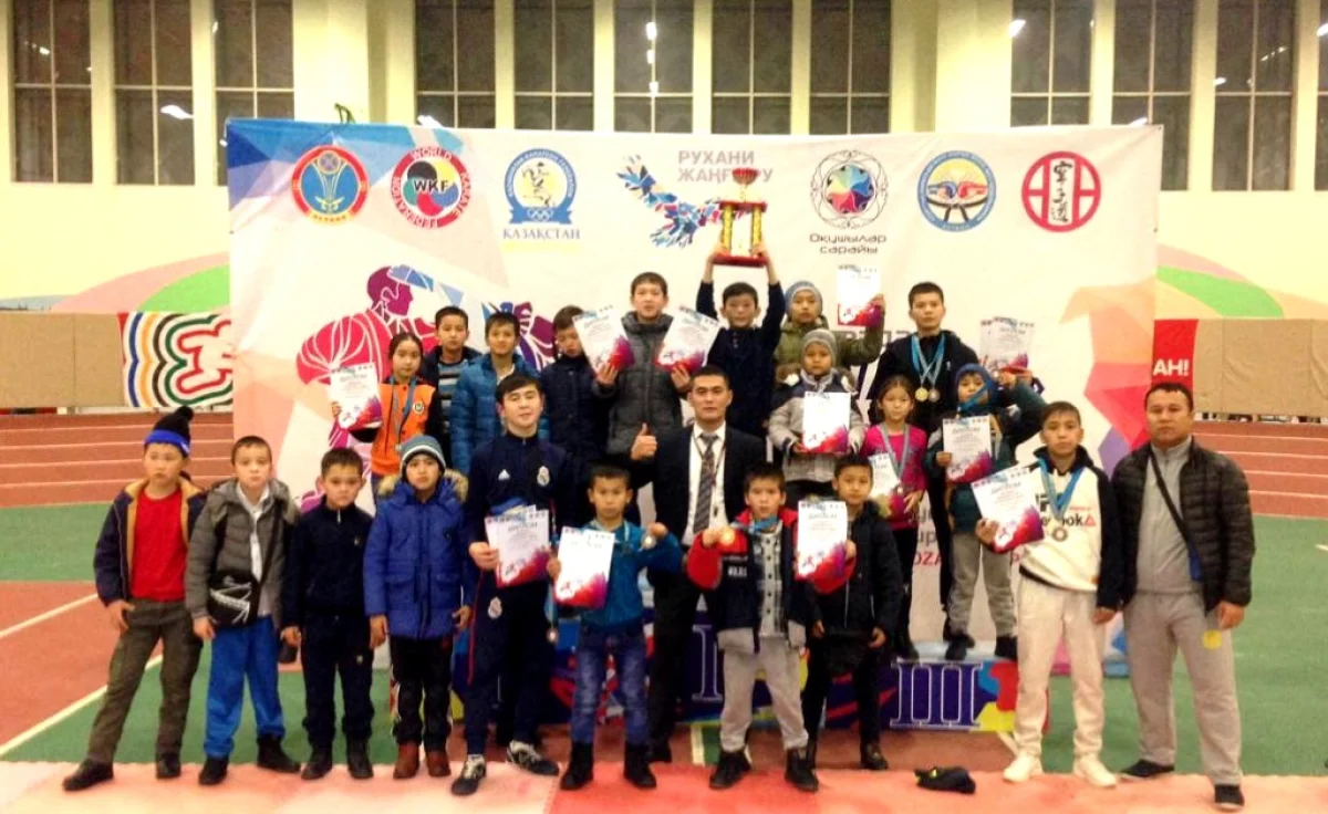 Участники, тренеры и болельщики. Фото предоставлено Е.Сарсеновым