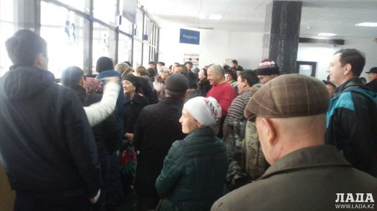 Очереди в кассах управления госдоходов. Фото автора