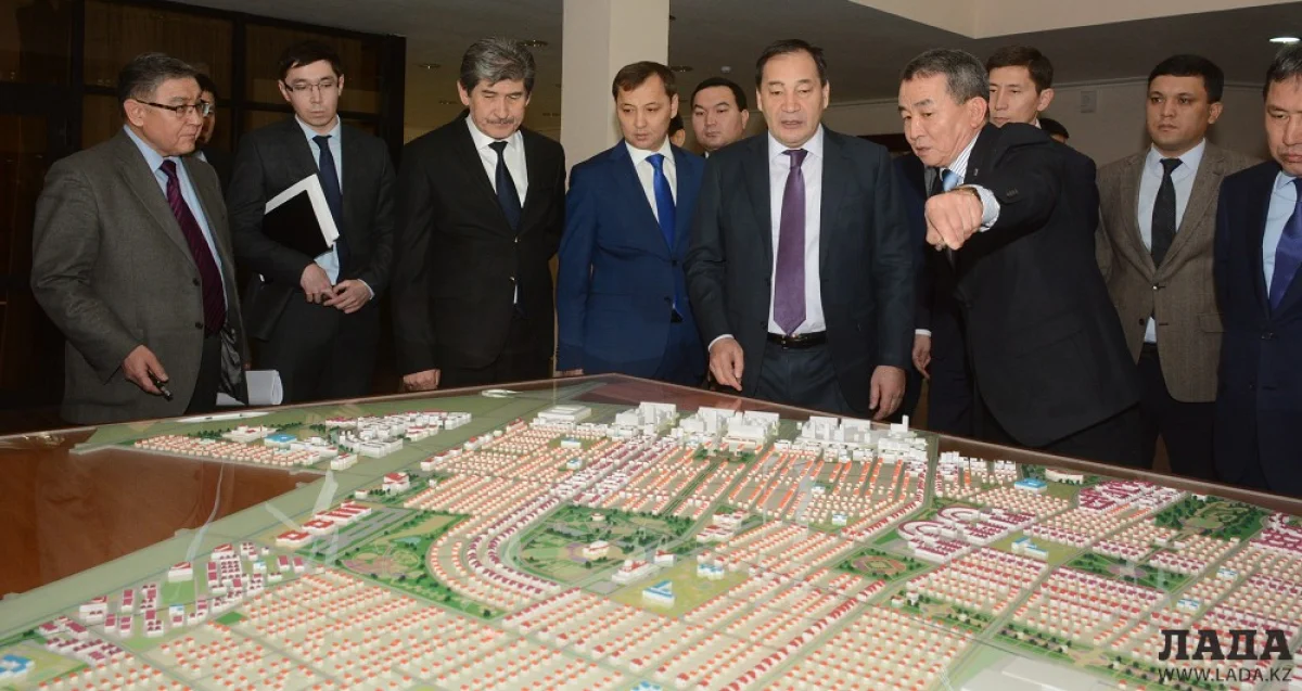 Аким Мангистауской области ознакомился с проектом строительства новых микрорайонов