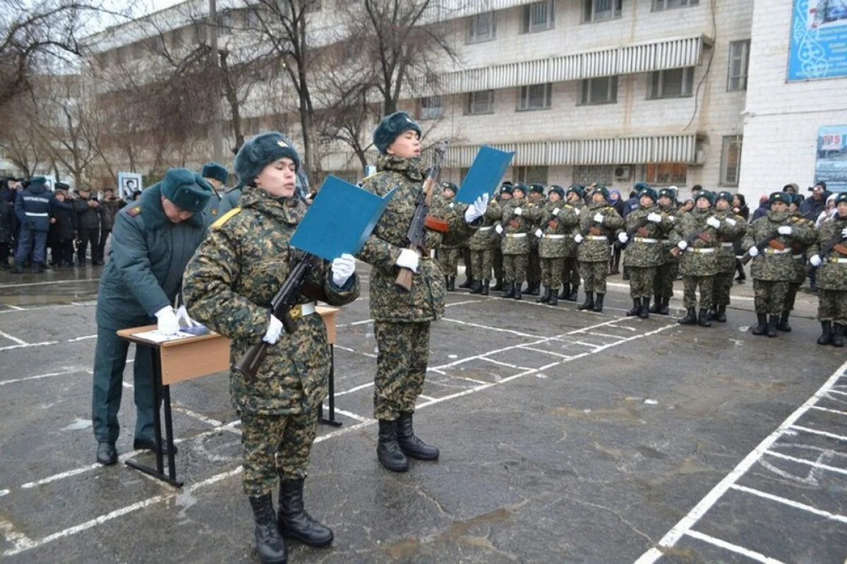 Новобранцы принимают присягу. Фото пресс-службы регионального командования «Батыс» Нацгвардии РК