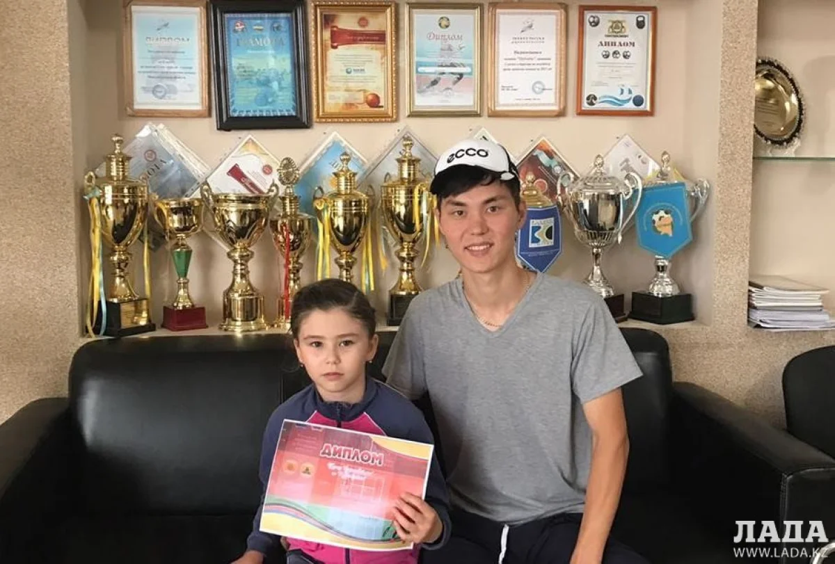 Даурия со своим тренером Берекетом Жанибековым