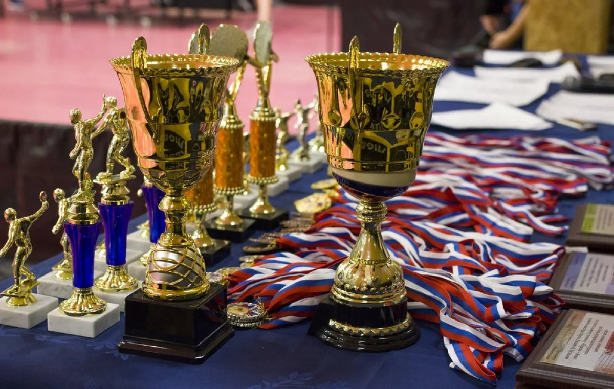 Награды международного турнира. Фото участников соревнований