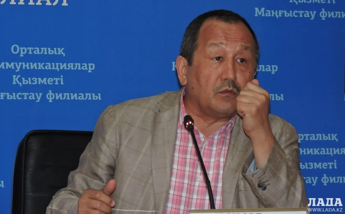 Сергей Азимов во время поездки в Мангистау. Фото автора из архива Lada.kz