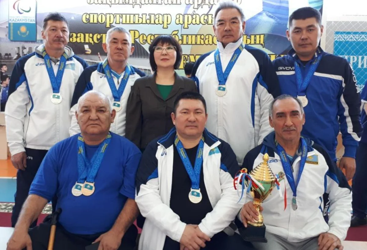 Мангистауская команда волейболистов. Фото предоставлено Н.Кулушовым