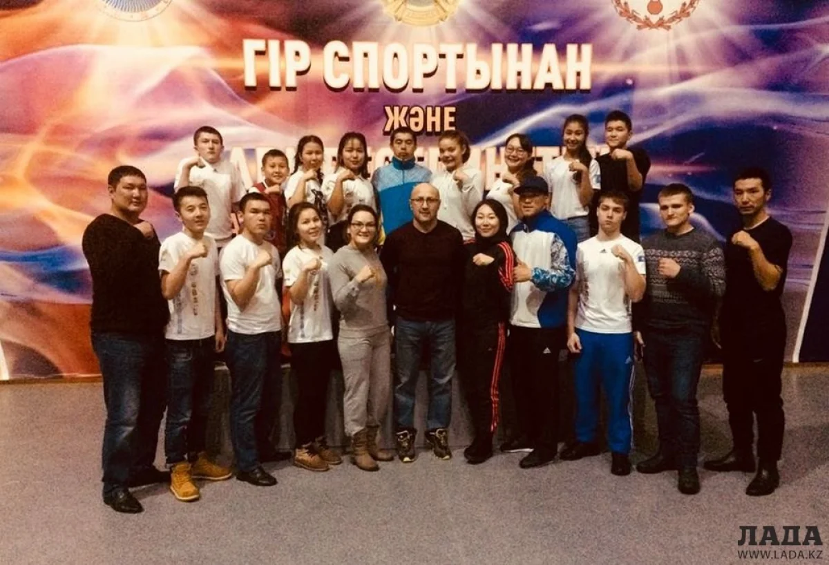 Актауские гиревики и армрестлеры. Фото участников турнира