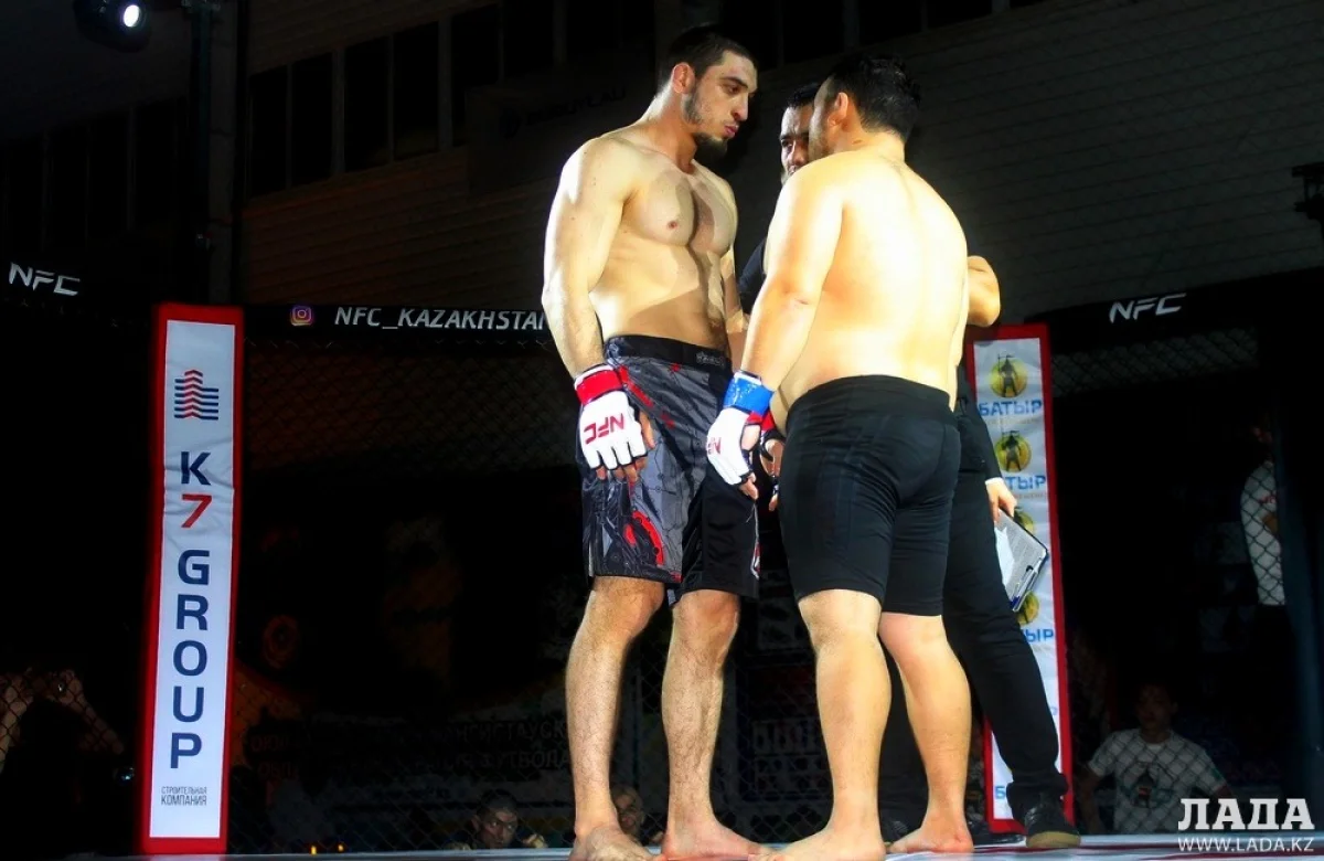 Поединок Мурада Абдурахманова и Ергена Уразова. Фото автора