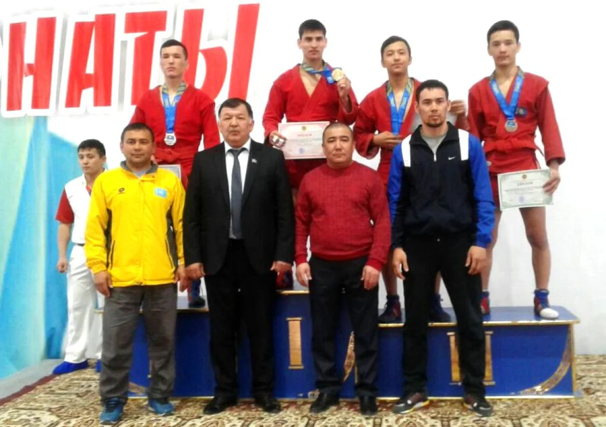 Аманбек Кулкаев (справа), бронзовый призер чемпионата РК. Фото предоставлено Б.Жумагалиевым