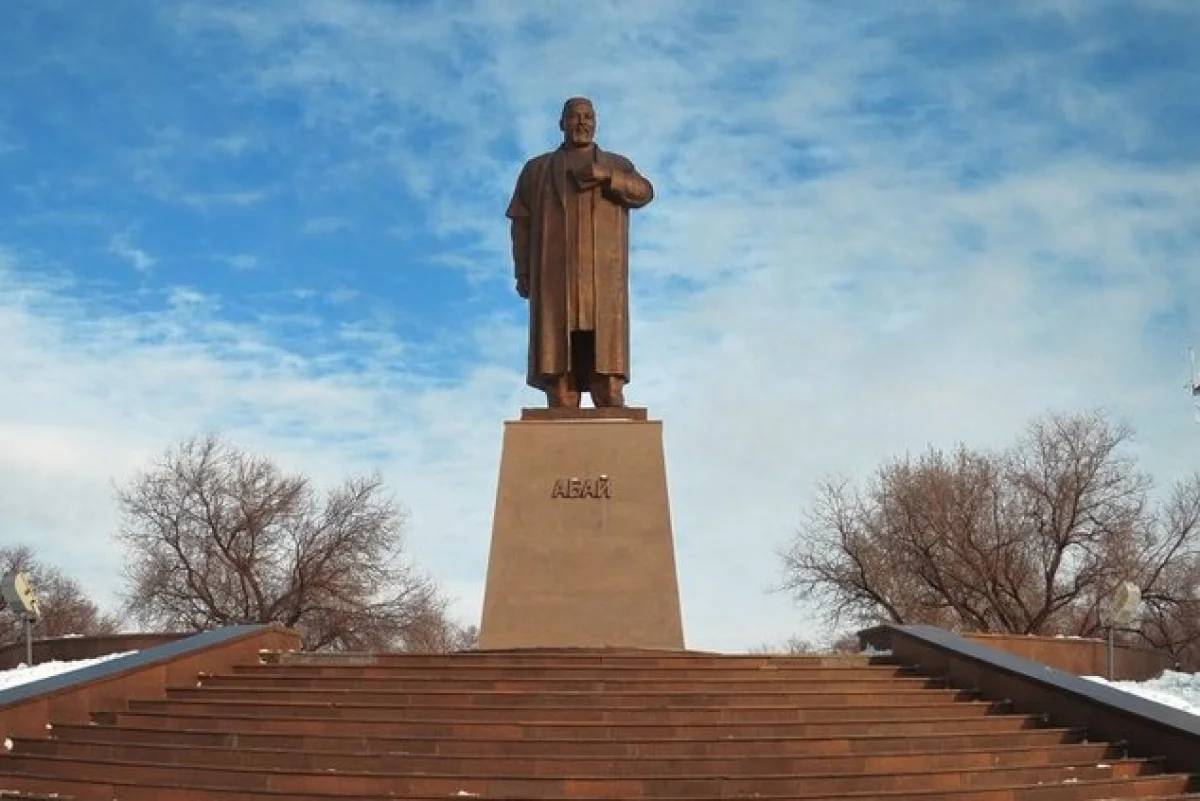 Памятник Абаю
