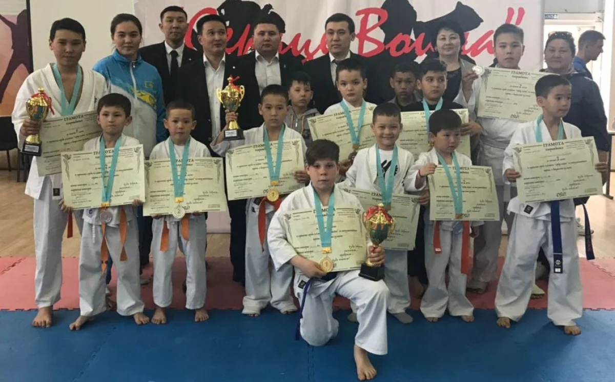 Чемпионы и призеры Первенства. Фото предоставлено М.Букеевым