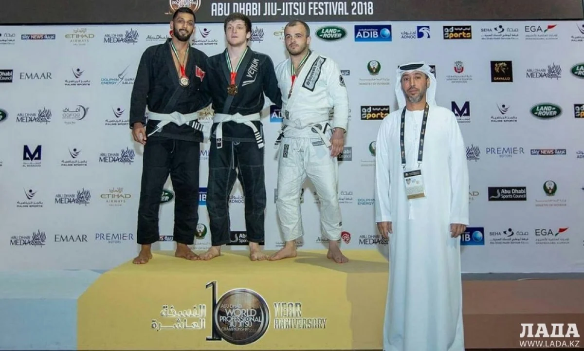 Роман Ахмедханов на третьей ступени пьедестала