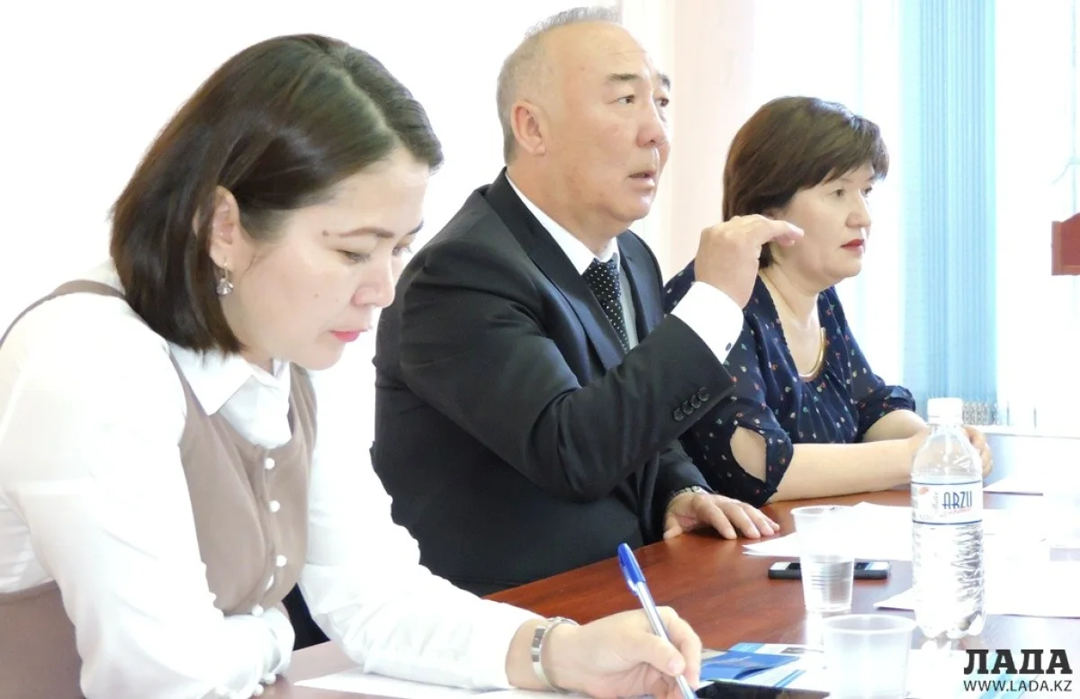 Руководство департамента от отказах от прививок. Фото автора