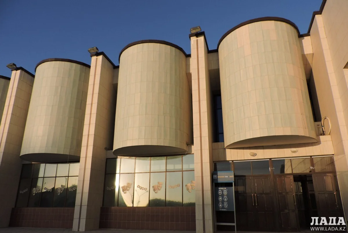 Театр им.Н.Жантурина. Фото автора из архива Lada.kz
