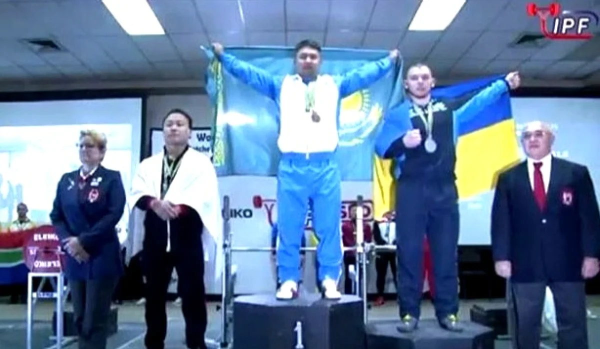 Аскар Шоханов - чемпион мира. Скриншот с трансляции чемпионата