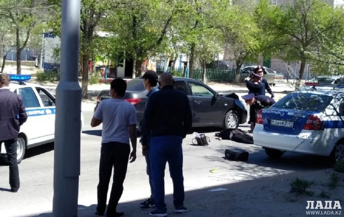На месте происшествия. Фото очевидцев||news_pic_more|<!--TBegin--><a href="https://www.lada.kz/uploads/posts/2018-05/1525163598_8bcefe40-c76a-4a48-a3b4-4fab8dcd74d7.jpg" onclick="return hs.expand(this)" ><img src="https://www.lada.kz/uploads/posts/2018-05/thumbs/1525163598_8bcefe40-c76a-4a48-a3b4-4fab8dcd74d7.jpg" alt='В Актау насмерть сбили женщину' title='В Актау насмерть сбили женщину'  /></a><!--TEnd--><br /><!--TBegin--><a href="https://www.lada.kz/uploads/posts/2018-05/1525164025_3cb22e59-8d3a-4ef9-946c-a79356b19c77.jpg" onclick="return hs.expand(this)" ><img align="left" src="https://www.lada.kz/uploads/posts/2018-05/thumbs/1525164025_3cb22e59-8d3a-4ef9-946c-a79356b19c77.jpg" alt='В Актау насмерть сбили женщину' title='В Актау насмерть сбили женщину'  /></a><!--TEnd-->