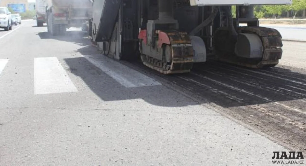 Работы по снятию старого покрытия. Фото из архива Lada.kz