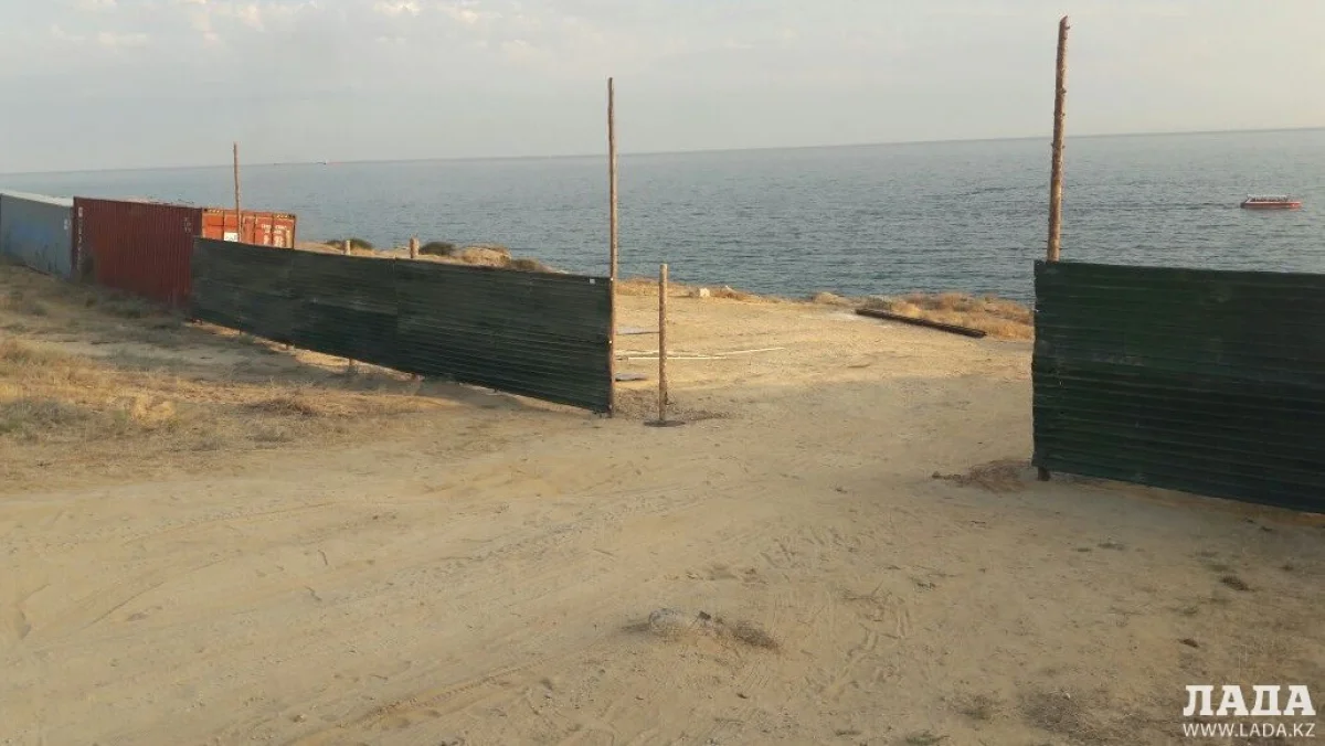 Спуск в 4 микрорайоне Актау. Фото Каи Снеговой||news_pic_more|<!--TBegin--><a href="https://www.lada.kz/uploads/posts/2018-06/1528364952_f34e01aa-2ef4-4cec-8f96-41f404443794.jpg" onclick="return hs.expand(this)" ><img align="left" src="https://www.lada.kz/uploads/posts/2018-06/thumbs/1528364952_f34e01aa-2ef4-4cec-8f96-41f404443794.jpg" alt='В Актау на скалах в 4 микрорайоне может появиться 35-этажный дом' title='В Актау на скалах в 4 микрорайоне может появиться 35-этажный дом'  /></a><!--TEnd-->