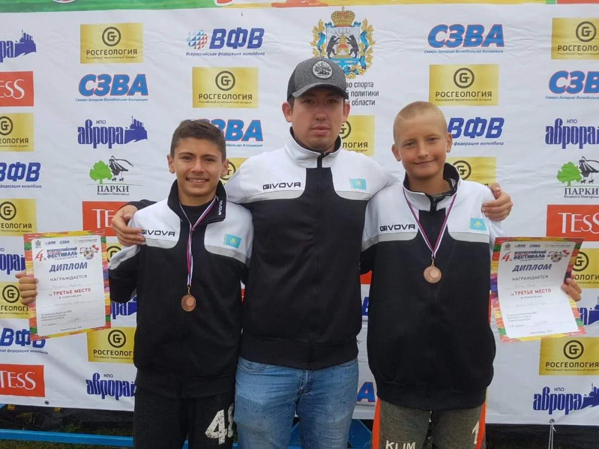 Призеры турнира Клим Рюхов, Ивайло Тодоров с тренером Нурланом Конилкос||news_pic_more|<!--TBegin--><a href="https://www.lada.kz/uploads/posts/2018-06/1529909342_2bc6d0db-68cd-46c5-98f5-e96dc4bd07e2.jpg" onclick="return hs.expand(this)" ><img align="left" src="https://www.lada.kz/uploads/posts/2018-06/thumbs/1529909342_2bc6d0db-68cd-46c5-98f5-e96dc4bd07e2.jpg" alt='Cпортсмены из Актау завоевали два «золота» на Всероссийском детском фестивале пляжного волейбола' title='Cпортсмены из Актау завоевали два «золота» на Всероссийском детском фестивале пляжного волейбола'  /></a><!--TEnd--><br /><!--TBegin--><a href="https://www.lada.kz/uploads/posts/2018-06/1529909366_4300f41d-bc81-428c-a672-05427dbc3924.jpg" onclick="return hs.expand(this)" ><img align="left" src="https://www.lada.kz/uploads/posts/2018-06/thumbs/1529909366_4300f41d-bc81-428c-a672-05427dbc3924.jpg" alt='Cпортсмены из Актау завоевали два «золота» на Всероссийском детском фестивале пляжного волейбола' title='Cпортсмены из Актау завоевали два «золота» на Всероссийском детском фестивале пляжного волейбола'  /></a><!--TEnd--><br /><!--TBegin--><a href="https://www.lada.kz/uploads/posts/2018-06/1529909414_70065c2e-208c-4d11-bfec-75f048e44520.jpg" onclick="return hs.expand(this)" ><img align="left" src="https://www.lada.kz/uploads/posts/2018-06/thumbs/1529909414_70065c2e-208c-4d11-bfec-75f048e44520.jpg" alt='Cпортсмены из Актау завоевали два «золота» на Всероссийском детском фестивале пляжного волейбола' title='Cпортсмены из Актау завоевали два «золота» на Всероссийском детском фестивале пляжного волейбола'  /></a><!--TEnd--><br /><!--TBegin--><a href="https://www.lada.kz/uploads/posts/2018-06/1529909396_e3c9abea-0b15-4557-aa5d-d07eff199505-1.jpg" onclick="return hs.expand(this)" ><img align="left" src="https://www.lada.kz/uploads/posts/2018-06/thumbs/1529909396_e3c9abea-0b15-4557-aa5d-d07eff199505-1.jpg" alt='Cпортсмены из Актау завоевали два «золота» на Всероссийском детском фестивале пляжного волейбола' title='Cпортсмены из Актау завоевали два «золота» на Всероссийском детском фестивале пляжного волейбола'  /></a><!--TEnd-->