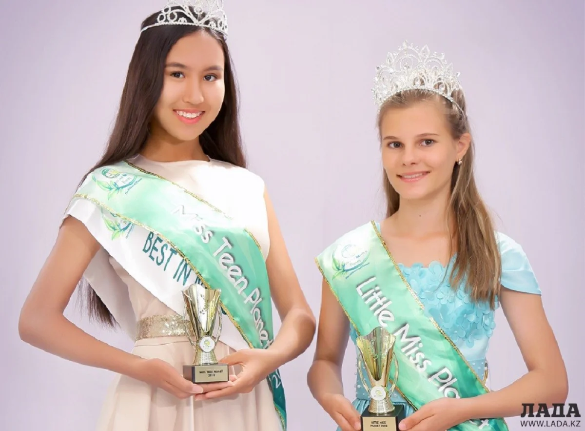 Жанар Алпысбаева и Елизавета Лабунец. Фото предоставлено театром моды «Колибри»