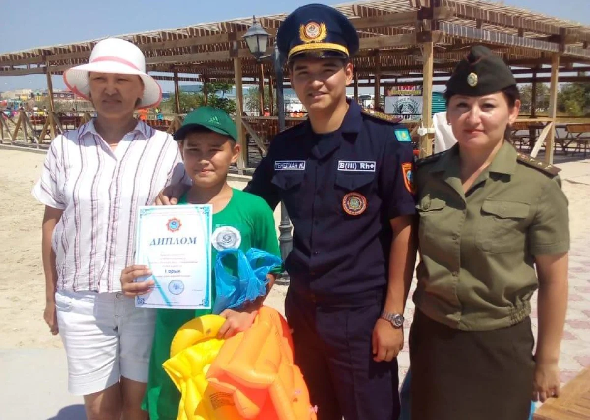 Награждение победителей. Фото предоставлено УЧС Актау