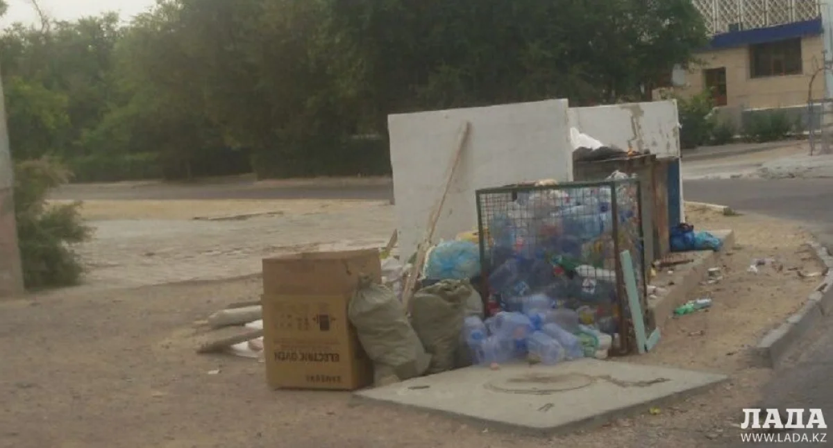 Мусорные контейнеры в Актау. Фото из архива Lada.kz