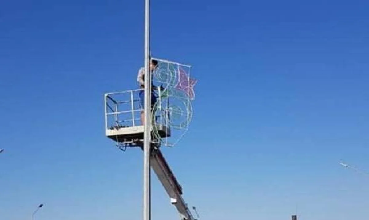 Фото со страницы городского акимата в Facebook||news_pic_more|<!--TBegin--><a href="https://www.lada.kz/uploads/posts/2018-07/1532238706_37559771_835018306698019_3146501755538243584_n.jpg" onclick="return hs.expand(this)" ><img align="left" src="https://www.lada.kz/uploads/posts/2018-07/thumbs/1532238706_37559771_835018306698019_3146501755538243584_n.jpg" alt='Декоративное ночное освещение начали устанавливать в Актау' title='Декоративное ночное освещение начали устанавливать в Актау'  /></a><!--TEnd--><!--TBegin--><a href="https://www.lada.kz/uploads/posts/2018-07/1532238813_37590456_835018120031371_8664451896628477952_n.jpg" onclick="return hs.expand(this)" ><img align="left" src="https://www.lada.kz/uploads/posts/2018-07/thumbs/1532238813_37590456_835018120031371_8664451896628477952_n.jpg" alt='Декоративное ночное освещение начали устанавливать в Актау' title='Декоративное ночное освещение начали устанавливать в Актау'  /></a><!--TEnd--><br /><!--TBegin--><a href="https://www.lada.kz/uploads/posts/2018-07/1532238856_37649303_835018060031377_442867323569700864_n.jpg" onclick="return hs.expand(this)" ><img align="left" src="https://www.lada.kz/uploads/posts/2018-07/thumbs/1532238856_37649303_835018060031377_442867323569700864_n.jpg" alt='Декоративное ночное освещение начали устанавливать в Актау' title='Декоративное ночное освещение начали устанавливать в Актау'  /></a><!--TEnd-->