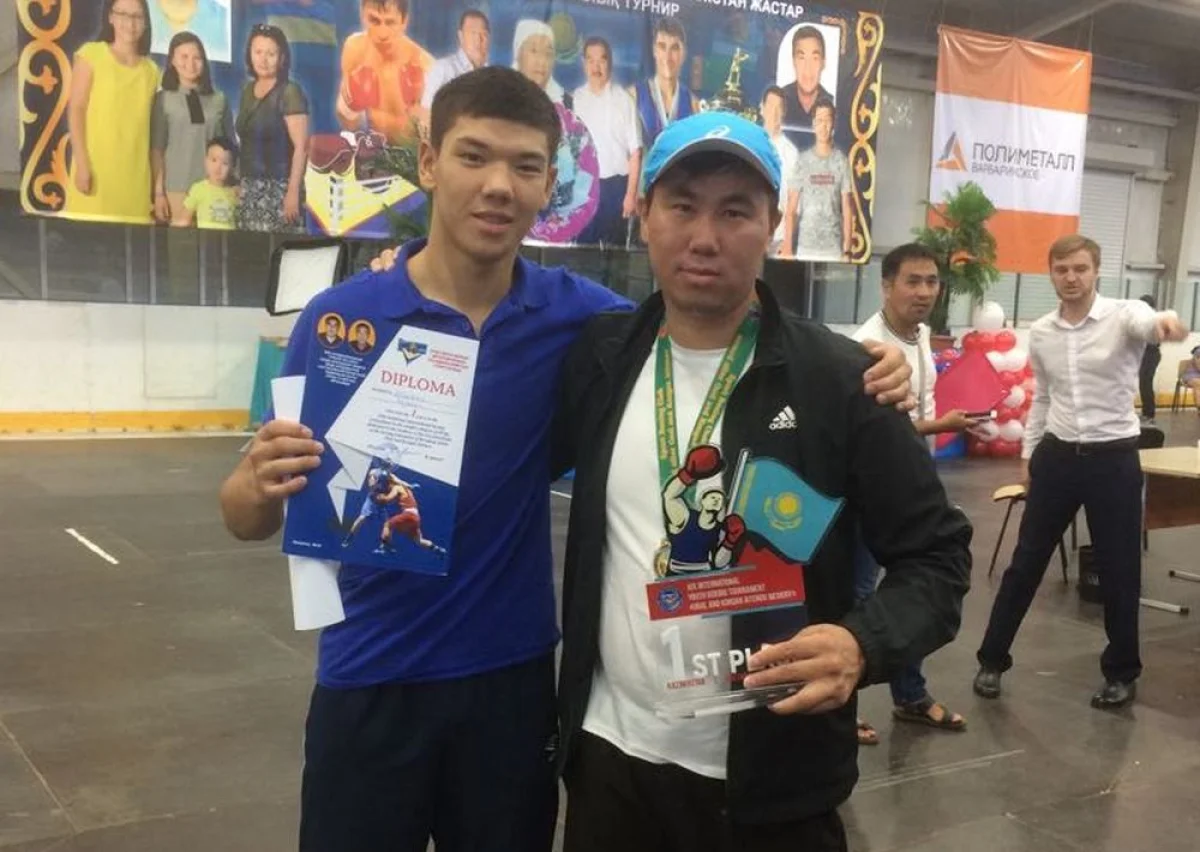 Акжол Абдихан с тренером.  Фото предоставлено пресс-службой федерации бокса Мангистауской области||news_pic_more|<!--TBegin--><a href="https://www.lada.kz/uploads/posts/2018-07/1532258783_8175c4bf-f49e-45d6-813b-1d0a863a2c02.jpg" onclick="return hs.expand(this)" ><img align="left" src="https://www.lada.kz/uploads/posts/2018-07/thumbs/1532258783_8175c4bf-f49e-45d6-813b-1d0a863a2c02.jpg" alt='Акжол Абдихан из Актау завоевал золотую медаль на международном турнире по боксу' title='Акжол Абдихан из Актау завоевал золотую медаль на международном турнире по боксу'  /></a><!--TEnd--><br /><!--TBegin--><a href="https://www.lada.kz/uploads/posts/2018-07/1532258745_e5b556bf-bff5-44cc-8dc6-dd8c82a4f2eb.jpg" onclick="return hs.expand(this)" ><img align="left" src="https://www.lada.kz/uploads/posts/2018-07/thumbs/1532258745_e5b556bf-bff5-44cc-8dc6-dd8c82a4f2eb.jpg" alt='Акжол Абдихан из Актау завоевал золотую медаль на международном турнире по боксу' title='Акжол Абдихан из Актау завоевал золотую медаль на международном турнире по боксу'  /></a><!--TEnd-->