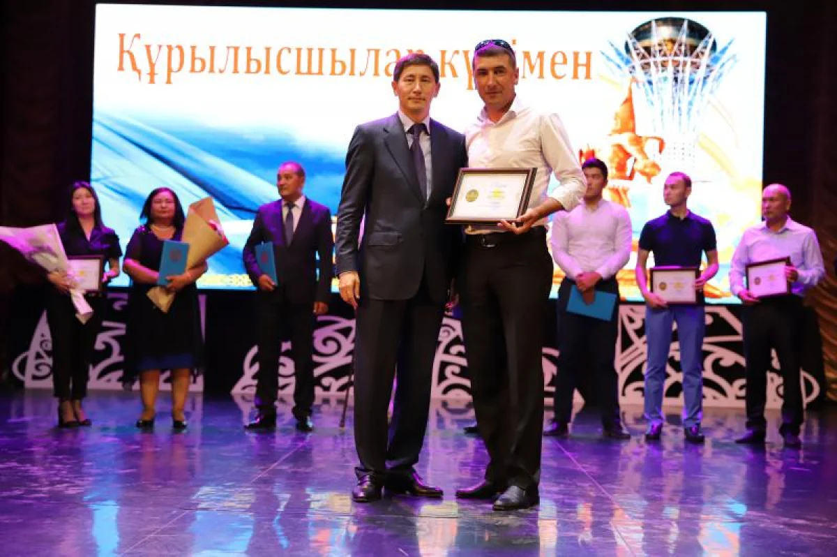 Церемония награждения. Фото пресс-службы акима Мангистауской области.||news_pic_more|<!--TBegin--><a href="https://www.lada.kz/uploads/posts/2018-08/1534489333_077-05144.jpg" onclick="return hs.expand(this)" ><img align="left" src="https://www.lada.kz/uploads/posts/2018-08/thumbs/1534489333_077-05144.jpg" alt='В Мангистау наградили отличившихся строителей' title='В Мангистау наградили отличившихся строителей'  /></a><!--TEnd--><br /><!--TBegin--><a href="https://www.lada.kz/uploads/posts/2018-08/1534489249_356-000979.jpg" onclick="return hs.expand(this)" ><img align="left" src="https://www.lada.kz/uploads/posts/2018-08/thumbs/1534489249_356-000979.jpg" alt='В Мангистау наградили отличившихся строителей' title='В Мангистау наградили отличившихся строителей'  /></a><!--TEnd--><br /><!--TBegin--><a href="https://www.lada.kz/uploads/posts/2018-08/1534489313_435-0202.jpg" onclick="return hs.expand(this)" ><img align="left" src="https://www.lada.kz/uploads/posts/2018-08/thumbs/1534489313_435-0202.jpg" alt='В Мангистау наградили отличившихся строителей' title='В Мангистау наградили отличившихся строителей'  /></a><!--TEnd--><br /><!--TBegin--><a href="https://www.lada.kz/uploads/posts/2018-08/1534489284_622-0109.jpg" onclick="return hs.expand(this)" ><img align="left" src="https://www.lada.kz/uploads/posts/2018-08/thumbs/1534489284_622-0109.jpg" alt='В Мангистау наградили отличившихся строителей' title='В Мангистау наградили отличившихся строителей'  /></a><!--TEnd-->