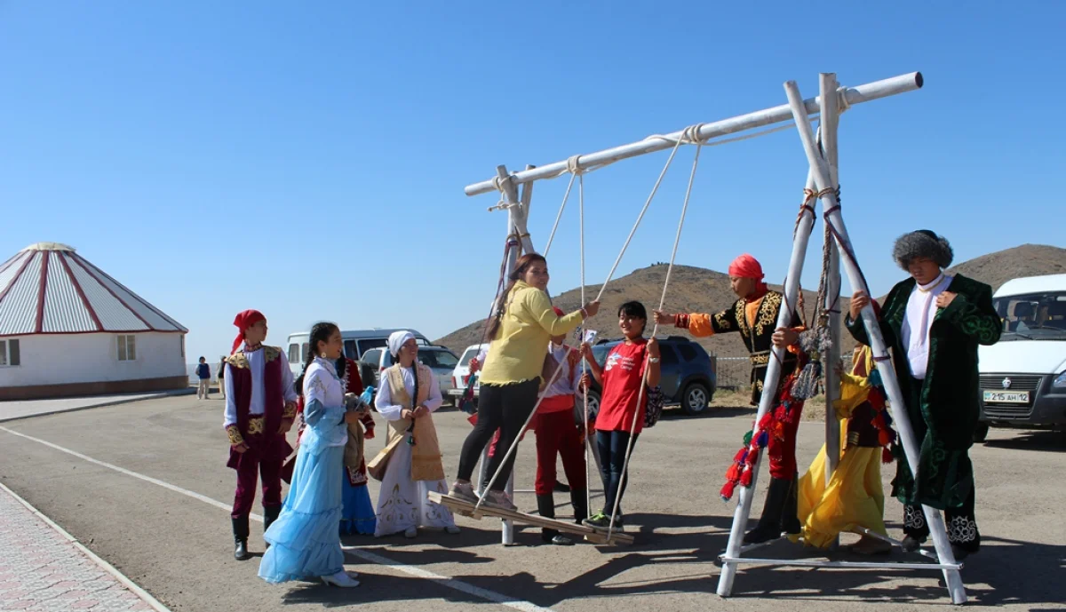 Качели &quot;Алтыбакан&quot;. Фото предоставлено комплексом &quot;Отпан&quot;