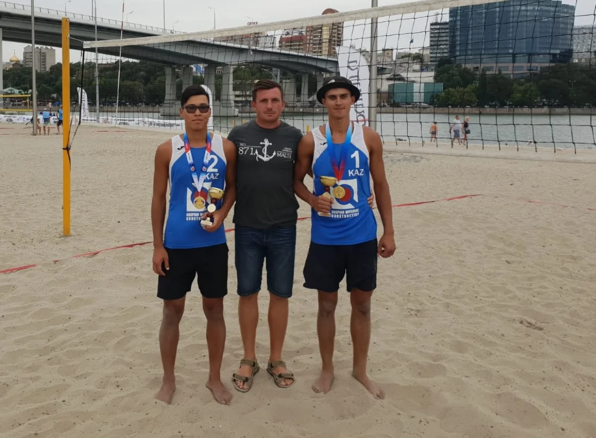 Победители турнира с тренером. Фото предоставил Павел Александров