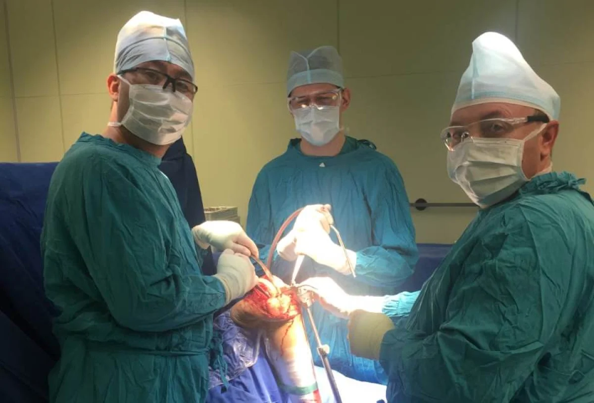 Момент операции. Фото предоставлено Е.Шахатбаевым