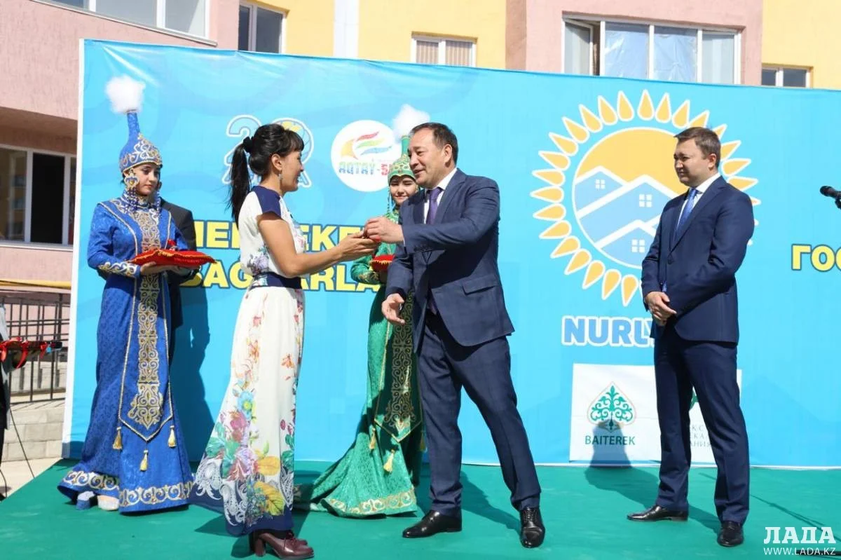 Вручение ключей новоселам Актау||news_pic_more|<!--TBegin--><a href="https://www.lada.kz/uploads/posts/2018-09/1537595118_kvartiry-4.jpeg" onclick="return hs.expand(this)" ><img align="left" src="https://www.lada.kz/uploads/posts/2018-09/thumbs/1537595118_kvartiry-4.jpeg" alt='В Актау очередникам вручили ключи от 478 квартир' title='В Актау очередникам вручили ключи от 478 квартир'  /></a><!--TEnd--><br /><!--TBegin--><a href="https://www.lada.kz/uploads/posts/2018-09/1537595085_kvartiry-1.jpeg" onclick="return hs.expand(this)" ><img align="left" src="https://www.lada.kz/uploads/posts/2018-09/thumbs/1537595085_kvartiry-1.jpeg" alt='В Актау очередникам вручили ключи от 478 квартир' title='В Актау очередникам вручили ключи от 478 квартир'  /></a><!--TEnd--><br /><!--TBegin--><a href="https://www.lada.kz/uploads/posts/2018-09/1537595108_kvartiry-2.jpeg" onclick="return hs.expand(this)" ><img align="left" src="https://www.lada.kz/uploads/posts/2018-09/thumbs/1537595108_kvartiry-2.jpeg" alt='В Актау очередникам вручили ключи от 478 квартир' title='В Актау очередникам вручили ключи от 478 квартир'  /></a><!--TEnd-->