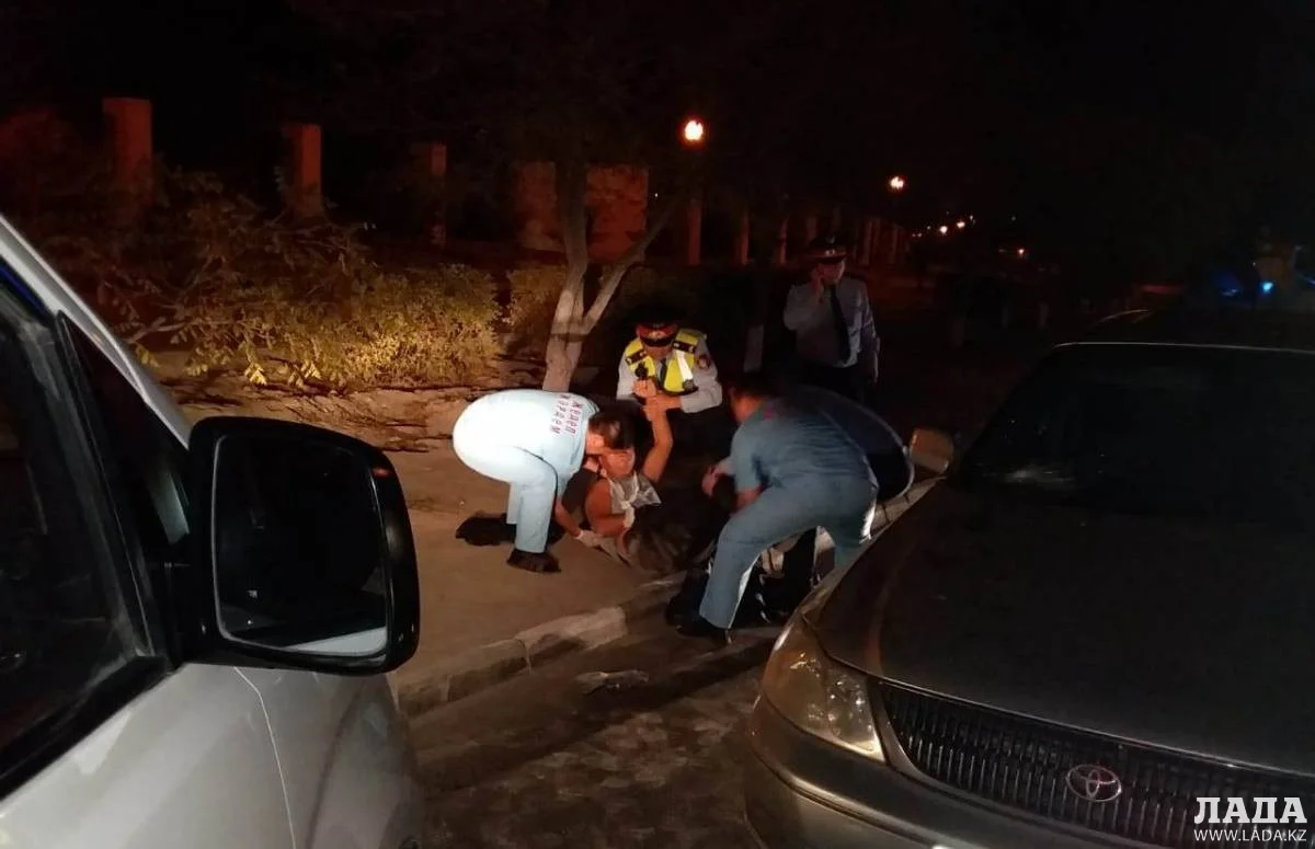 На месте происшествия||news_pic_more|<!--TBegin--><a href="https://www.lada.kz/uploads/posts/2018-09/1537613708_4.jpg" onclick="return hs.expand(this)" ><img align="left" src="https://www.lada.kz/uploads/posts/2018-09/thumbs/1537613708_4.jpg" alt='В Актау между 8 и 10 микрорайонами сбили мужчину' title='В Актау между 8 и 10 микрорайонами сбили мужчину'  /></a><!--TEnd--><br /><!--TBegin--><a href="https://www.lada.kz/uploads/posts/2018-09/1537613735_1.jpg" onclick="return hs.expand(this)" ><img align="left" src="https://www.lada.kz/uploads/posts/2018-09/thumbs/1537613735_1.jpg" alt='В Актау между 8 и 10 микрорайонами сбили мужчину' title='В Актау между 8 и 10 микрорайонами сбили мужчину'  /></a><!--TEnd--><br /><!--TBegin--><a href="https://www.lada.kz/uploads/posts/2018-09/1537613687_2.jpg" onclick="return hs.expand(this)" ><img align="left" src="https://www.lada.kz/uploads/posts/2018-09/thumbs/1537613687_2.jpg" alt='В Актау между 8 и 10 микрорайонами сбили мужчину' title='В Актау между 8 и 10 микрорайонами сбили мужчину'  /></a><!--TEnd-->