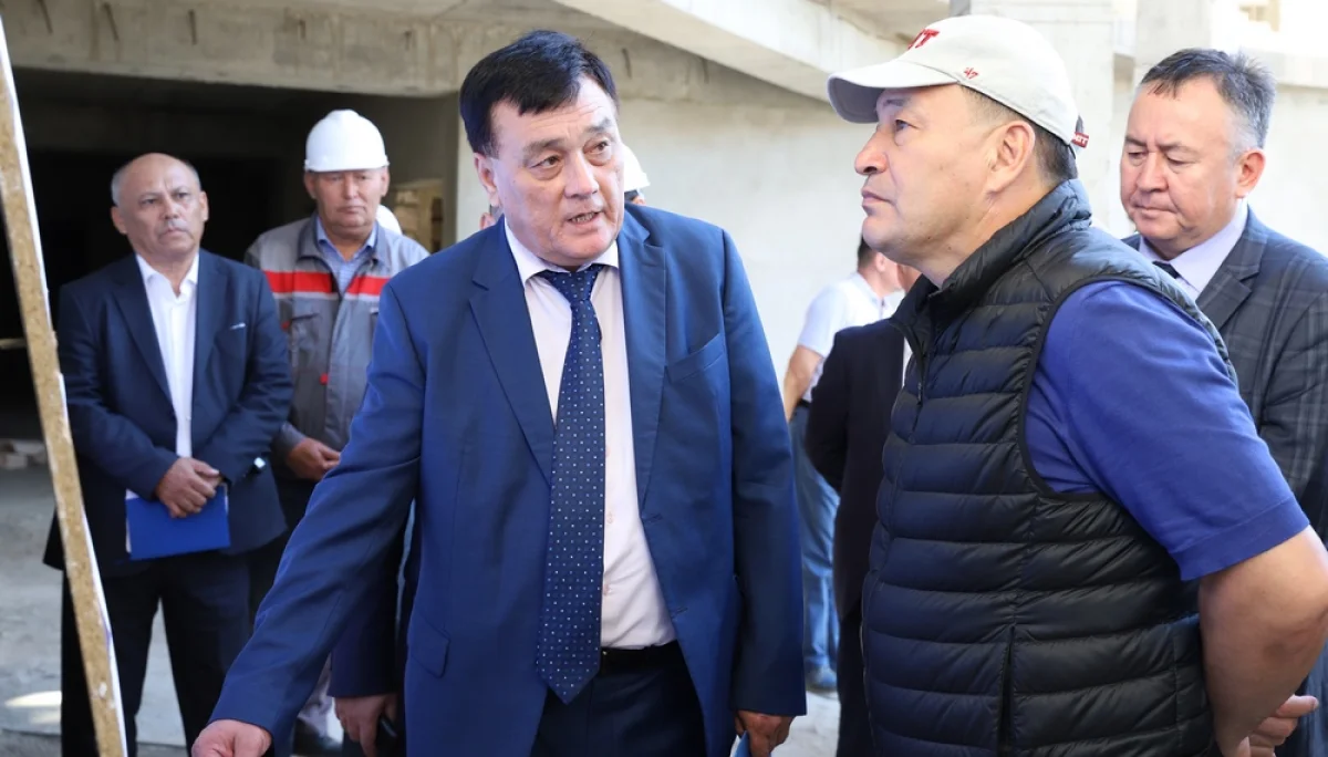 Ознакомление с ходом строительства. Фото предоставлено пресс-службой акима области